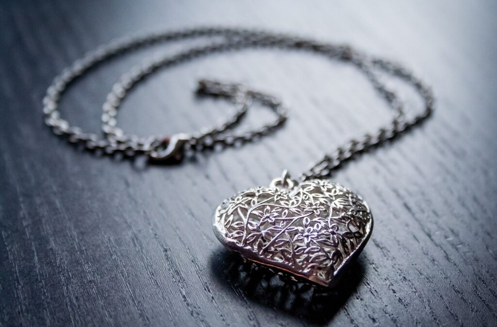 heart, love, jewellery-1521377.jpg